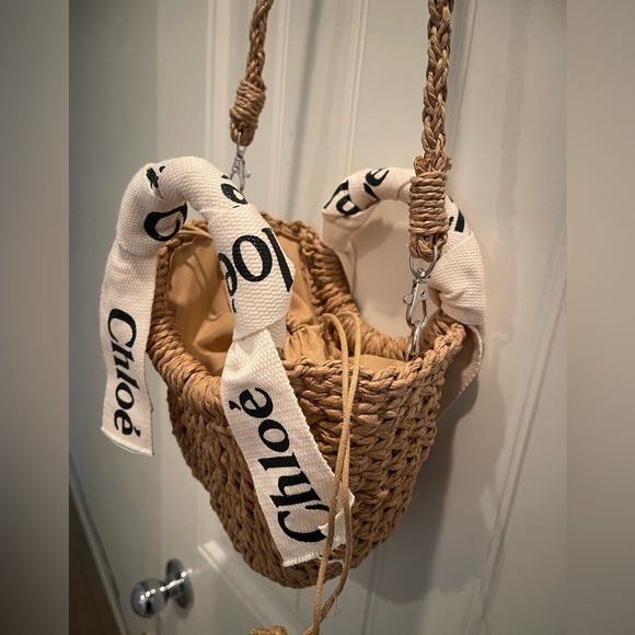 Chic Tan Woven Crossbody Bag with White Handles - Picture 2 of 8